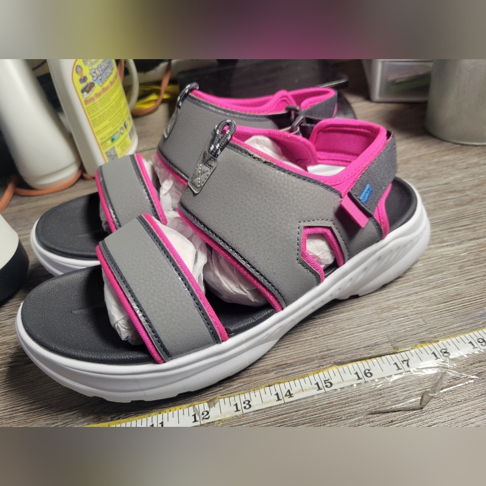 Avia NWT Women's Sandals Pink & Gray Size 6 &‎ 11